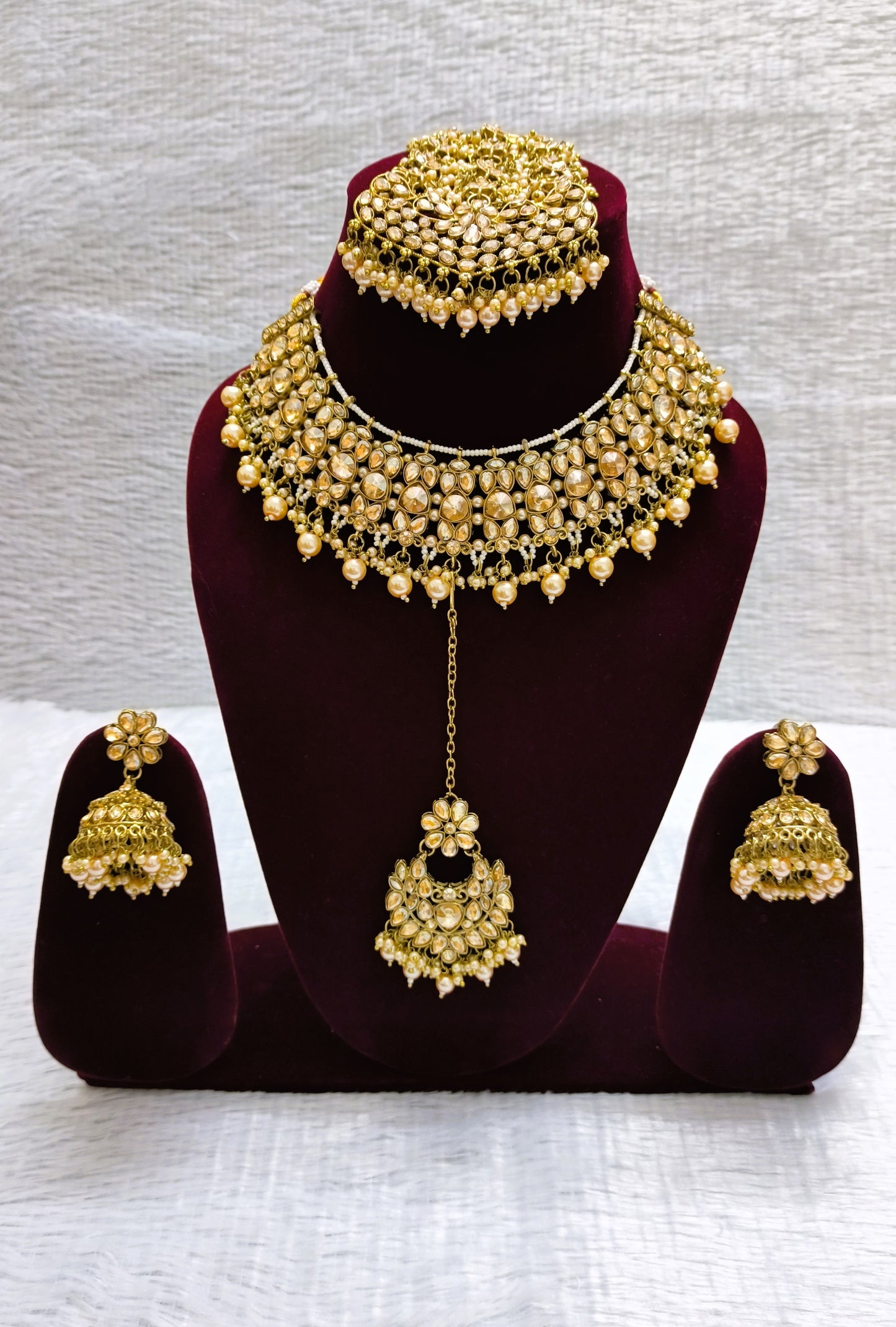 Stunning Choker With Jhumkas And Big Maangtikka