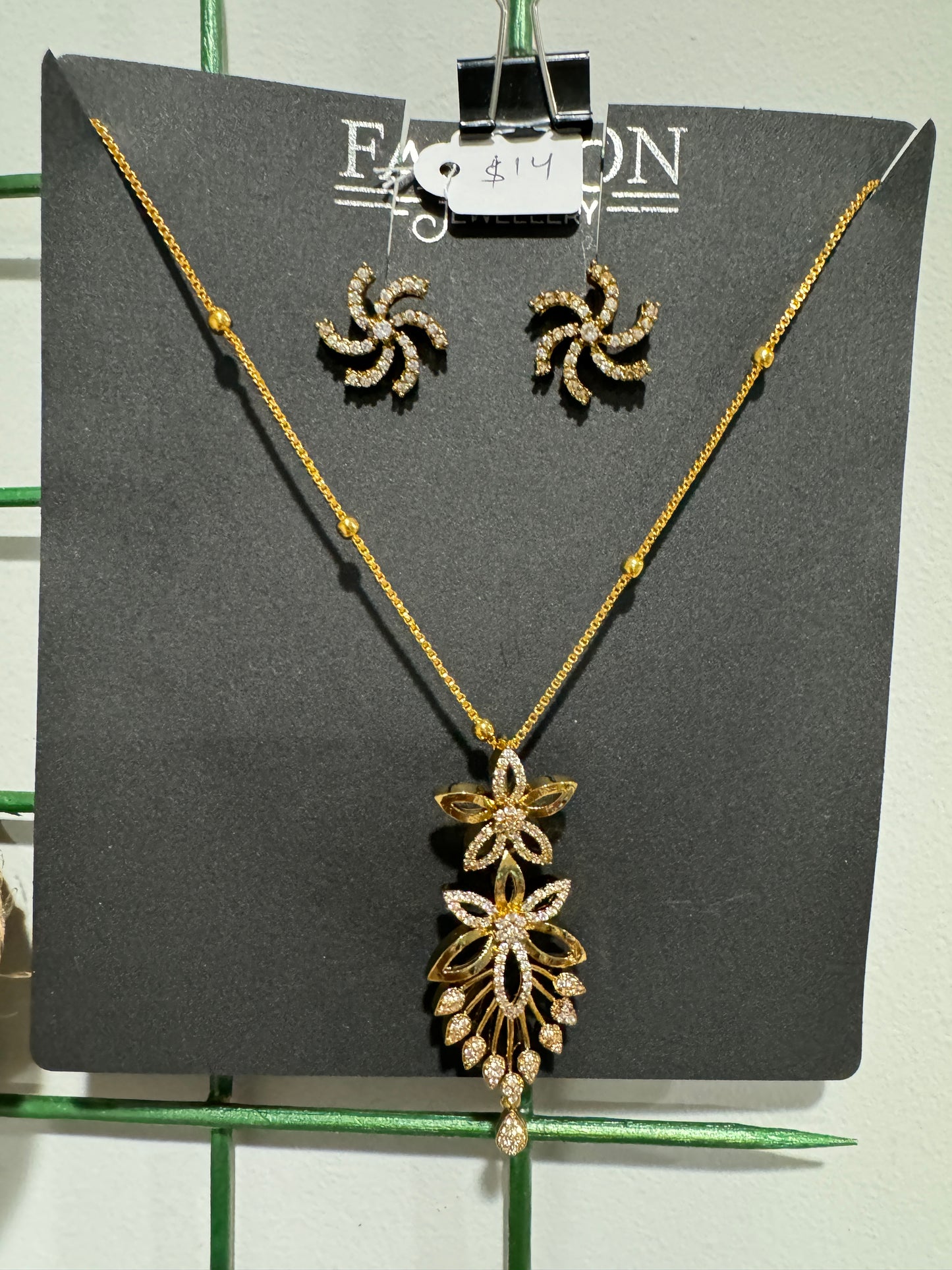 Beautiful Chain With Cute And Pendent With Earrings