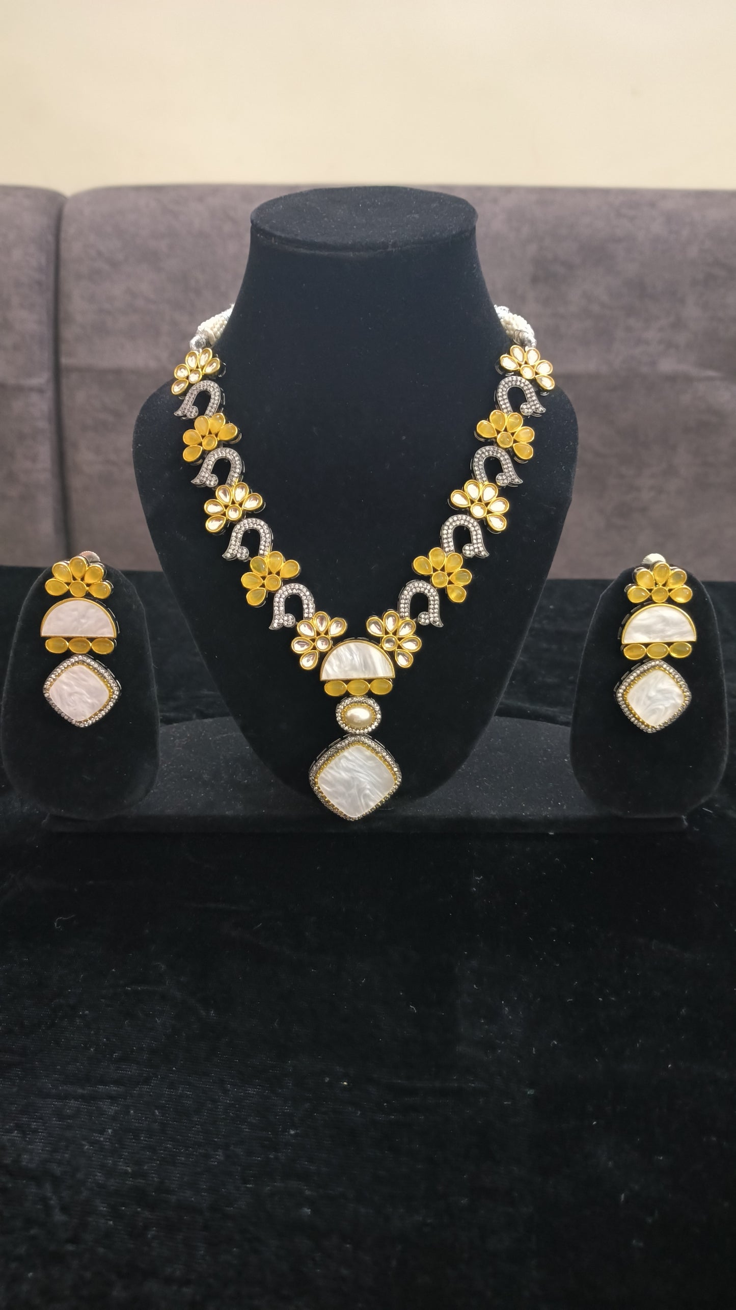 Amazing Yellow Mother of Pearl necklace Set