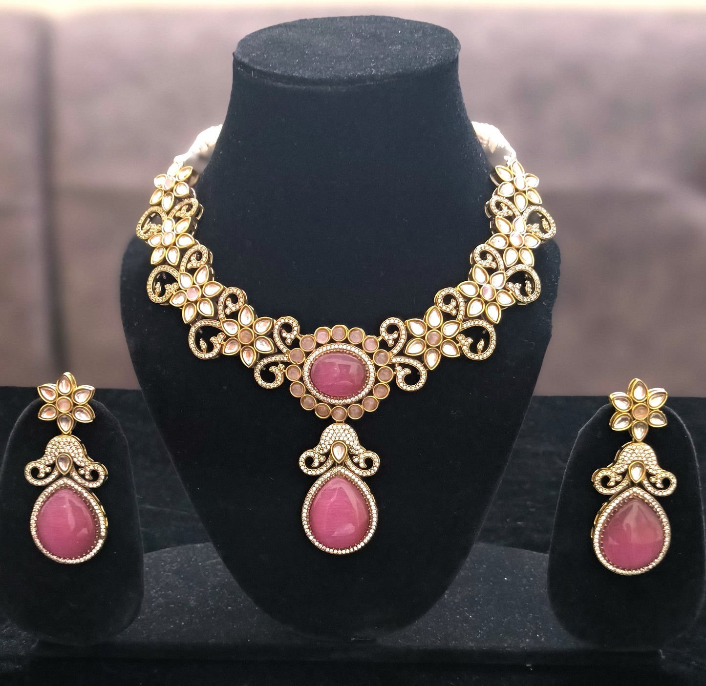 Amazing Tyaani Kundan Necklace Set