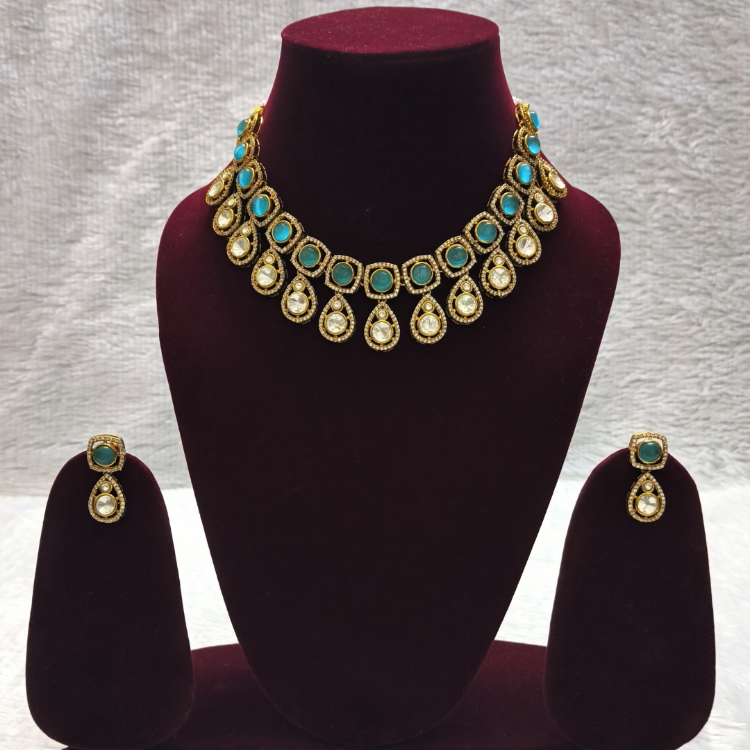 Glamorous Kundan Necklace Set