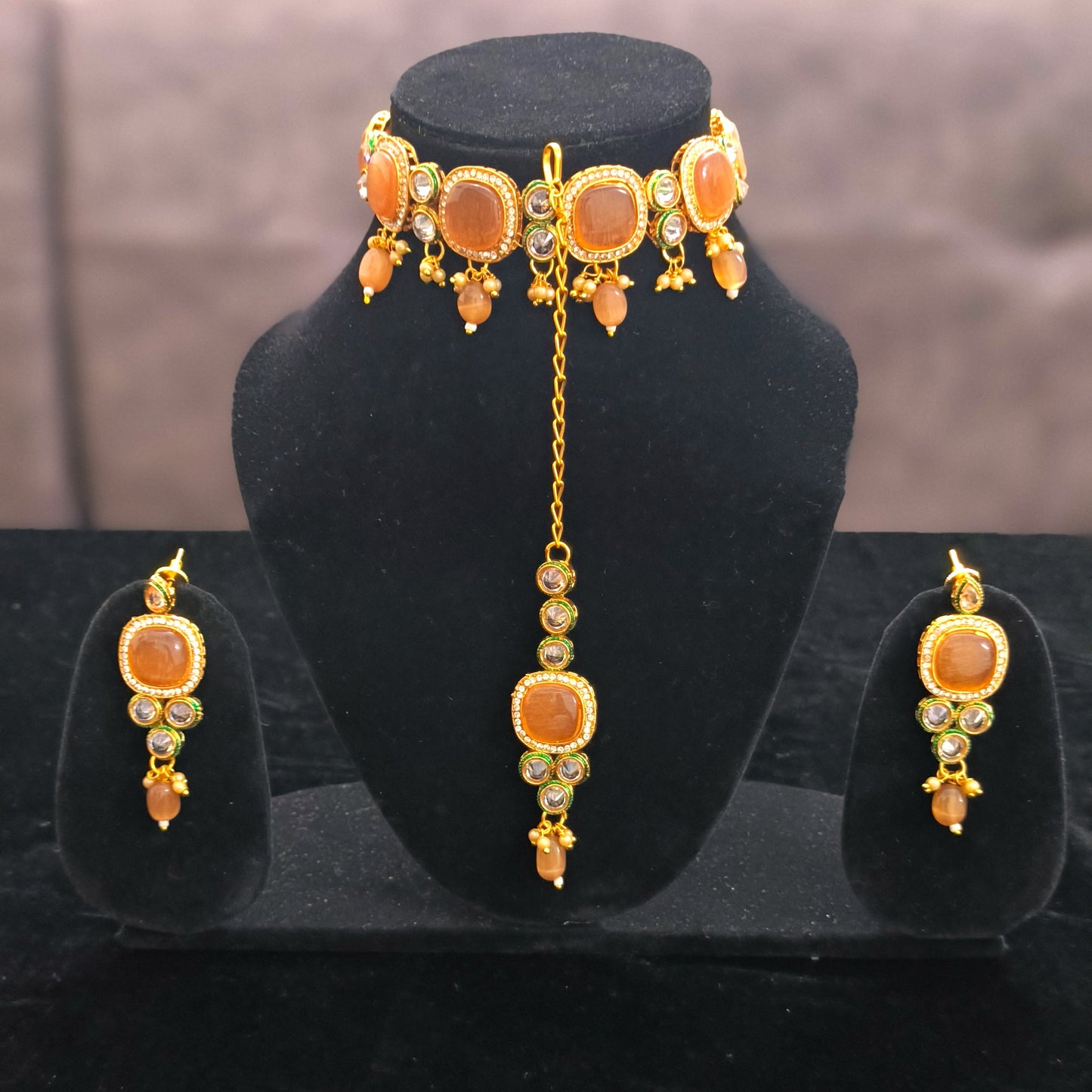 Kundan Choker set With Maag Tikka