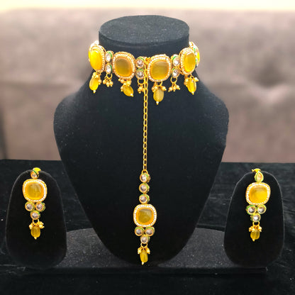 Kundan Choker set With Maag Tikka