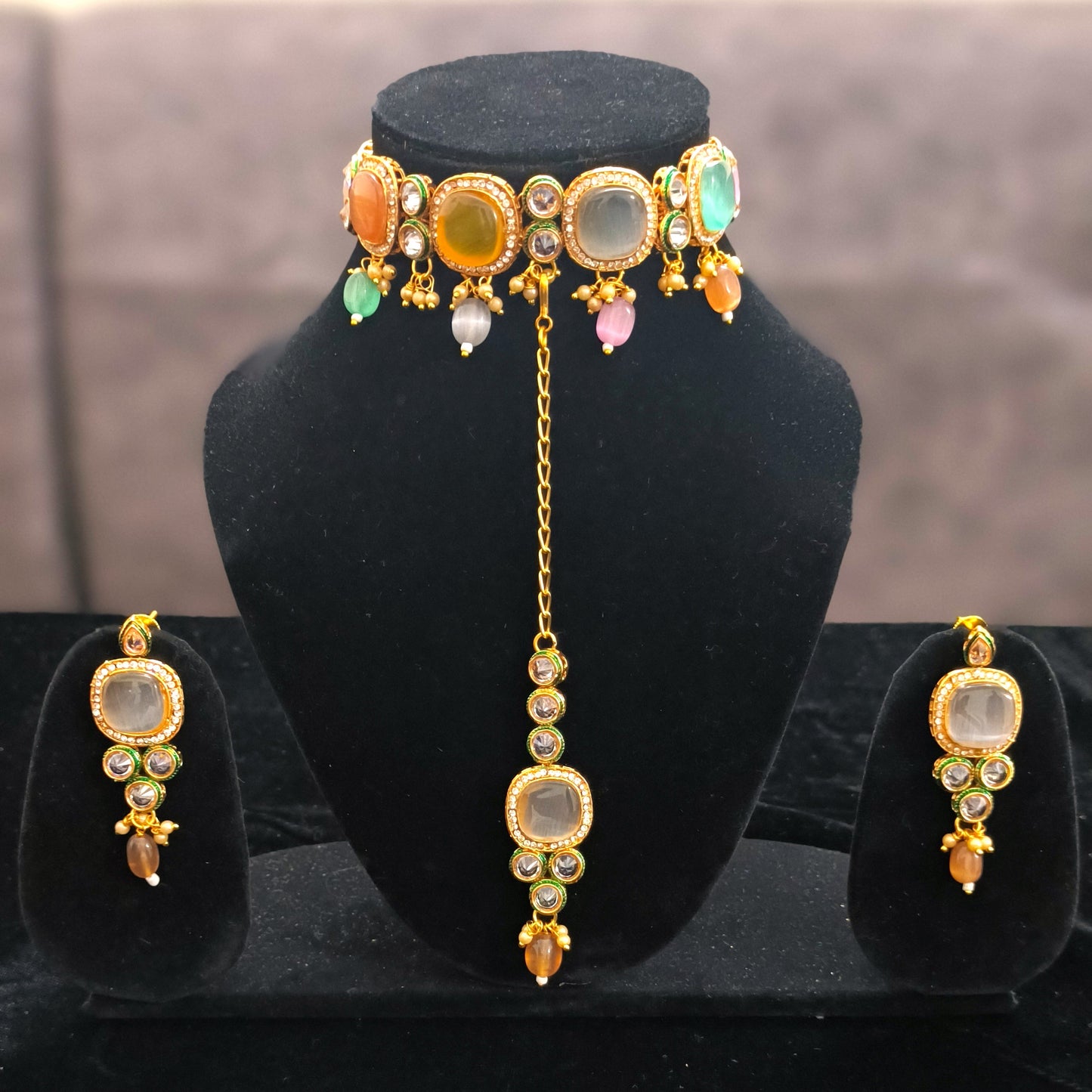 Kundan Choker set With Maag Tikka