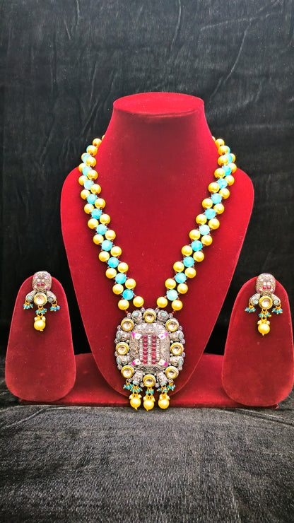 Amazing Blue Beads and Pearls With pendent set