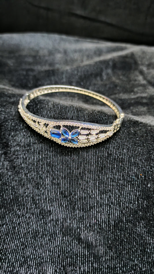 Graceful Bracelet with Blue Stone and Diamond Accents - Inspired Design for Timeless Elegance