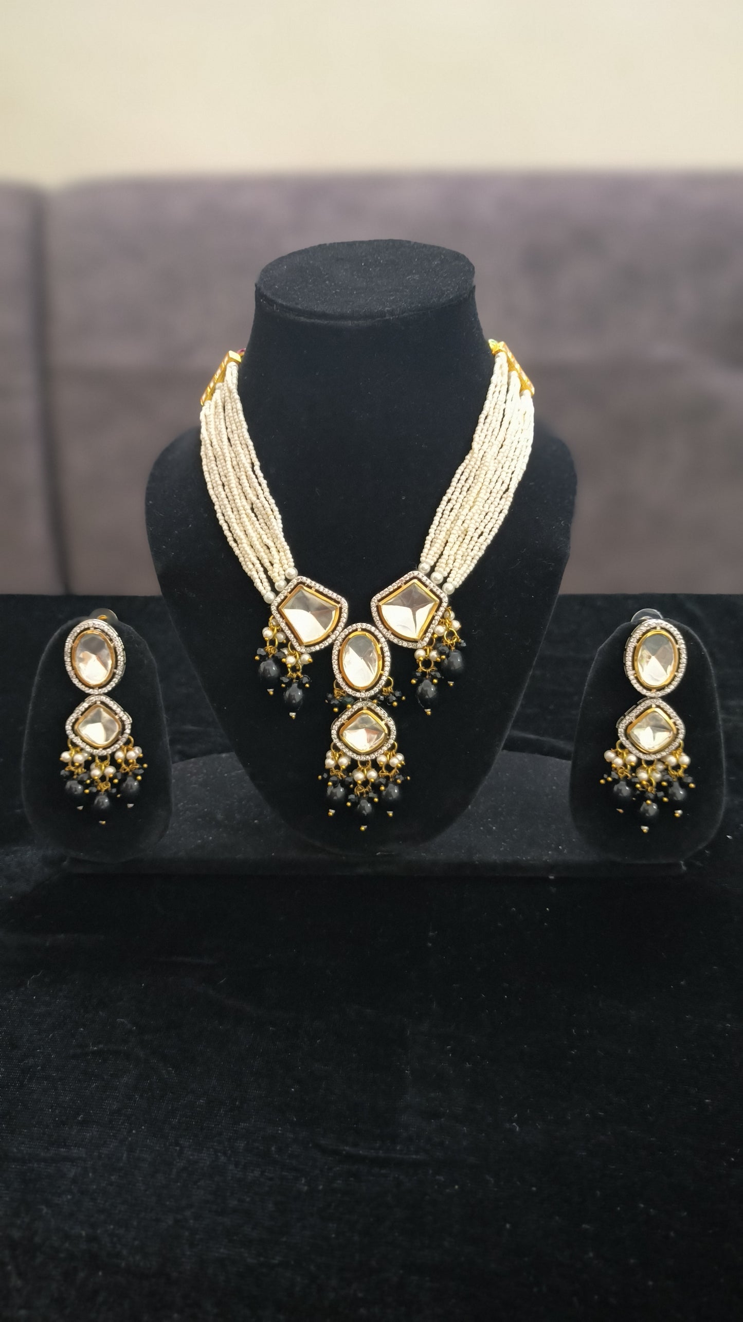 Amazing Foil Kundan Set With Tiny Seed Pearls