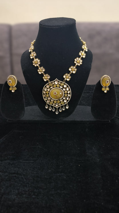 Beautiful Polki Kundan Set