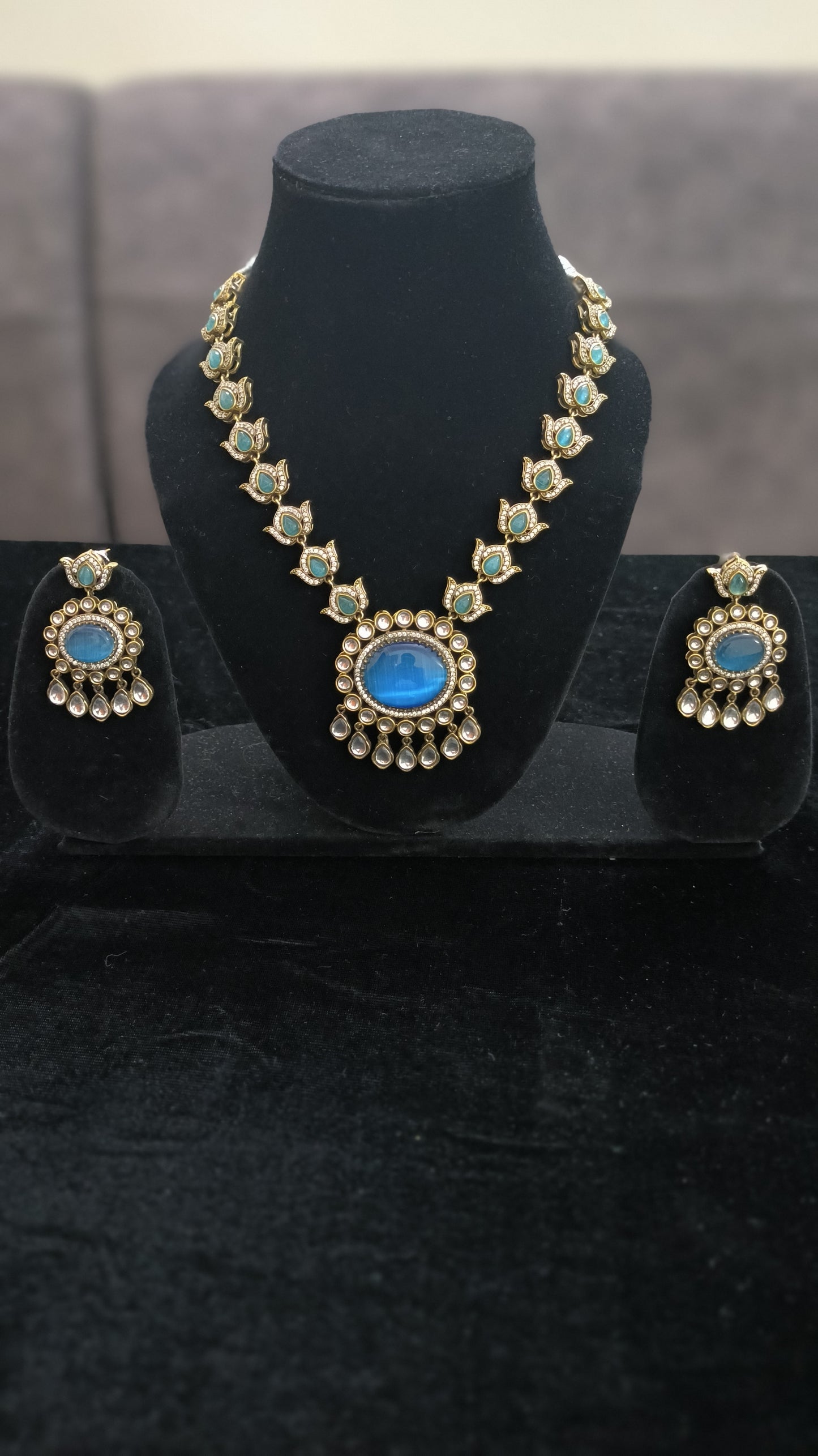 Magnificient Blue Polki Kundan Set