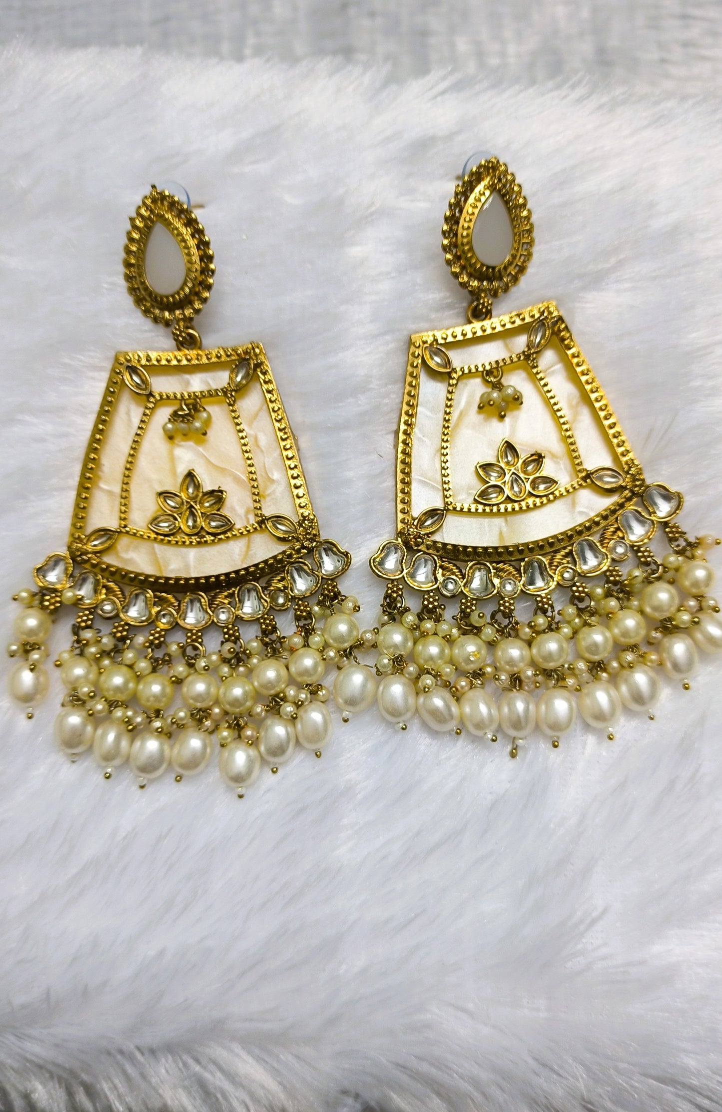 Stylish MOP Earrings with Kundan Pearls and Beads