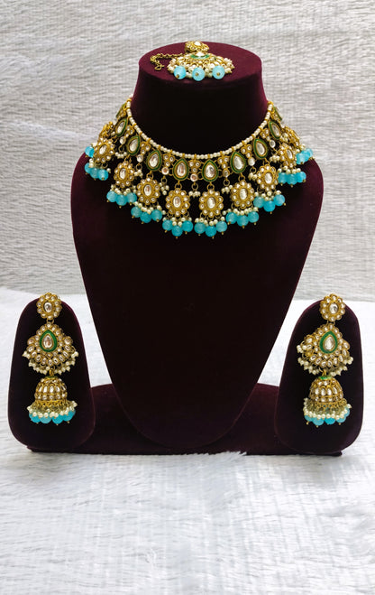 Stunning Kundan Necklace with Maangtikka