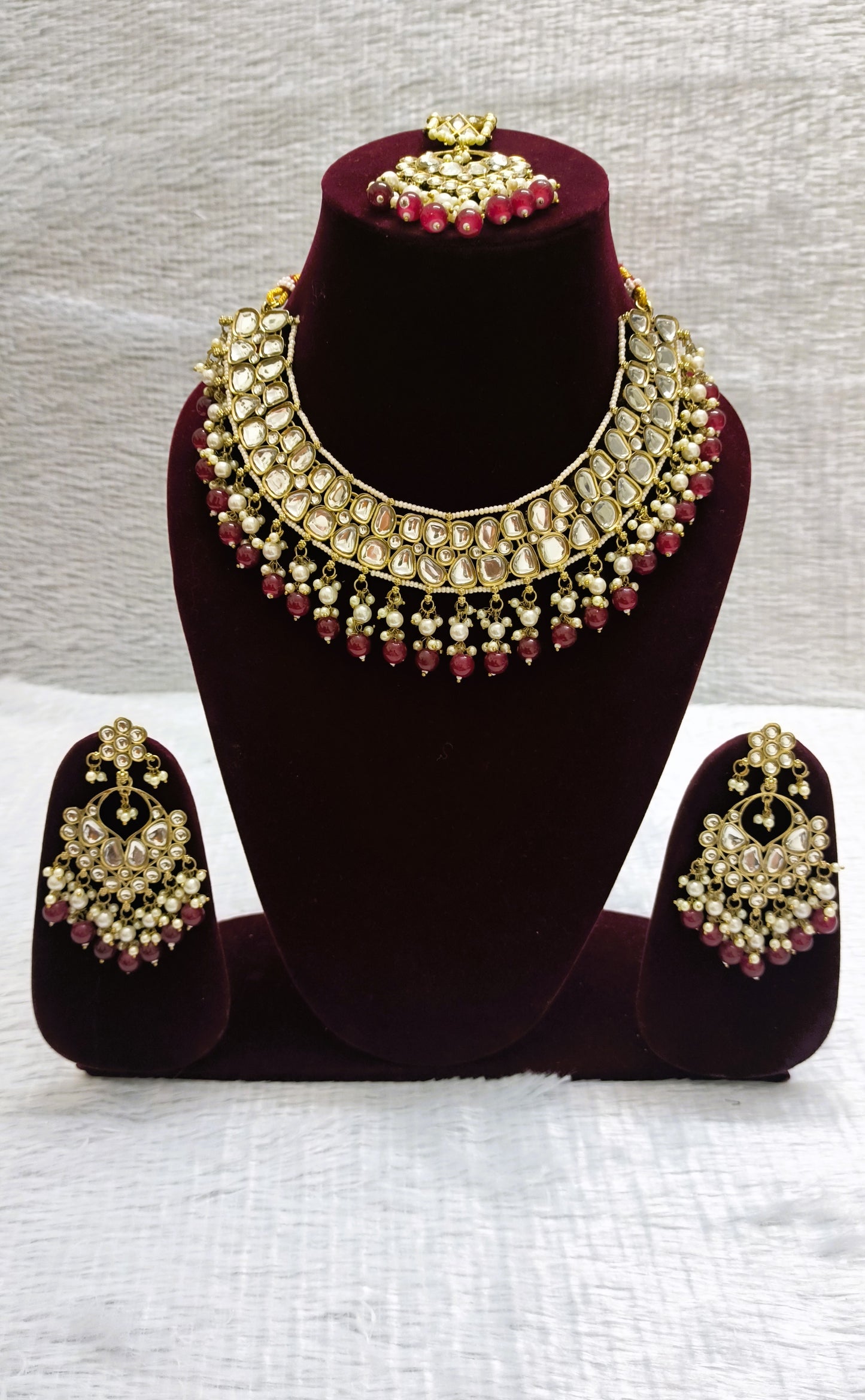 Beautiful Kundan Necklace with Maangtikka