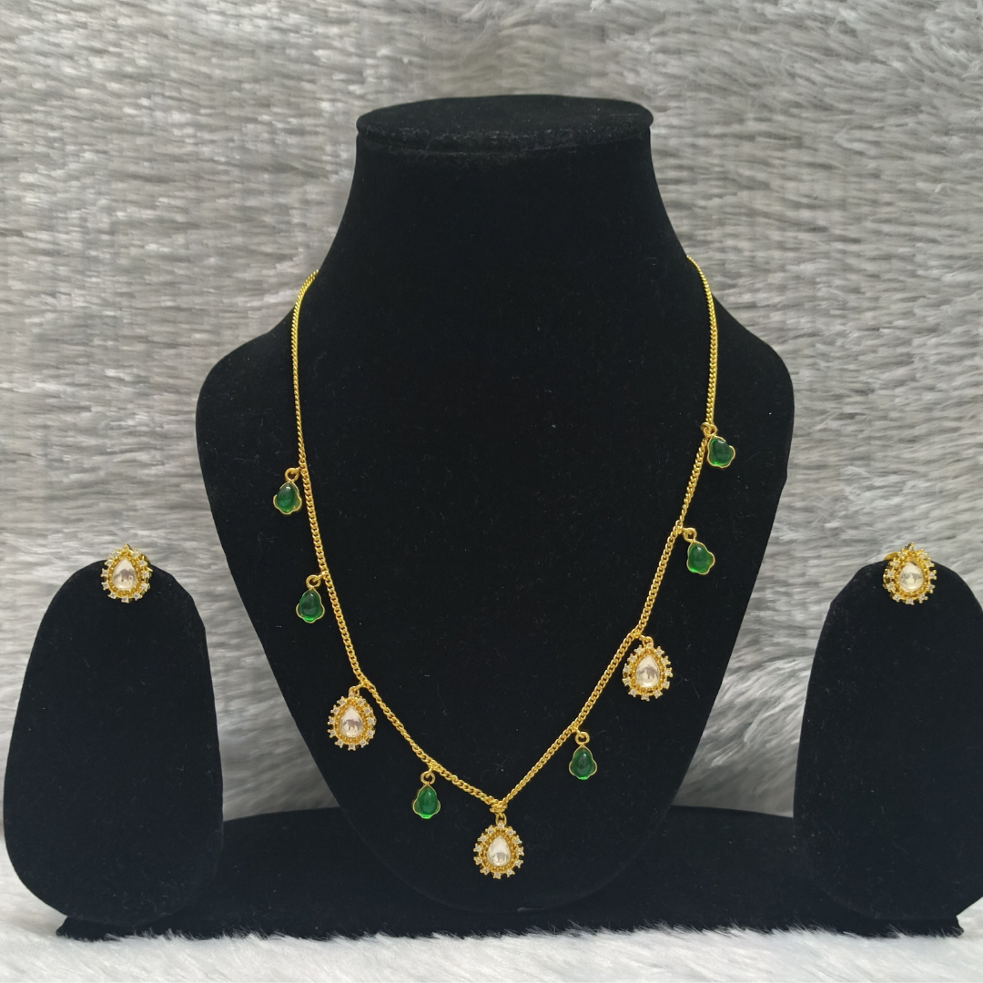 Lovely Kempu and Pacha Simple Uncut Necklace