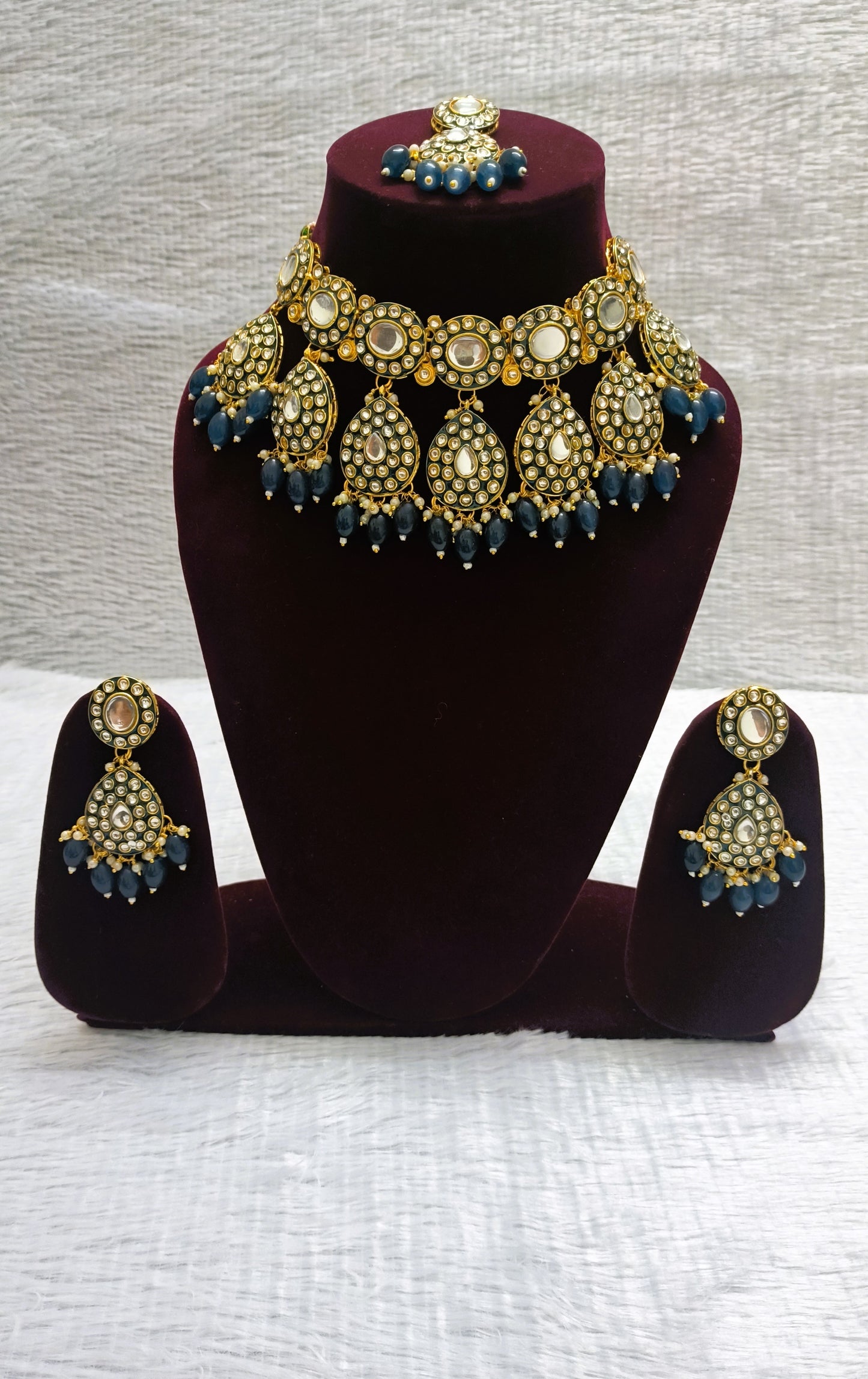 Dazzling Foil Kundan Meenakari Necklace with Maangtikka