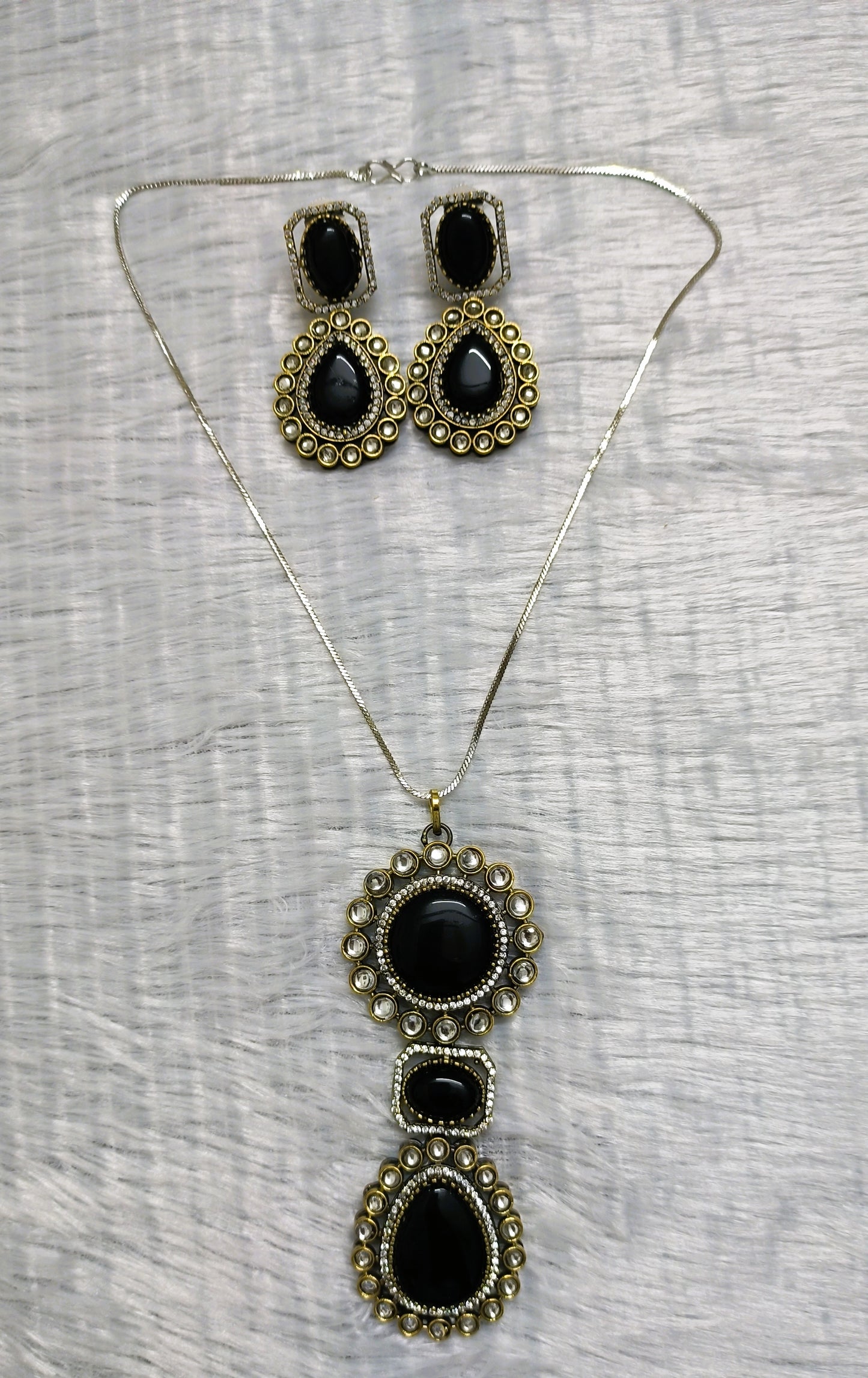 Sabyasachi Inspired Monalisa Stone Pendent Set with Kundans