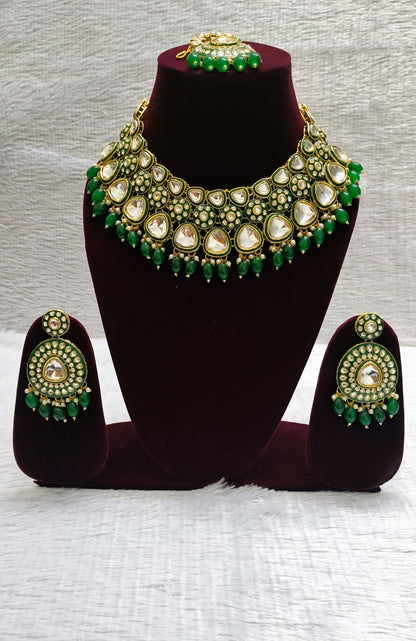 Stunning Big Kundan Necklace with Maangtikka