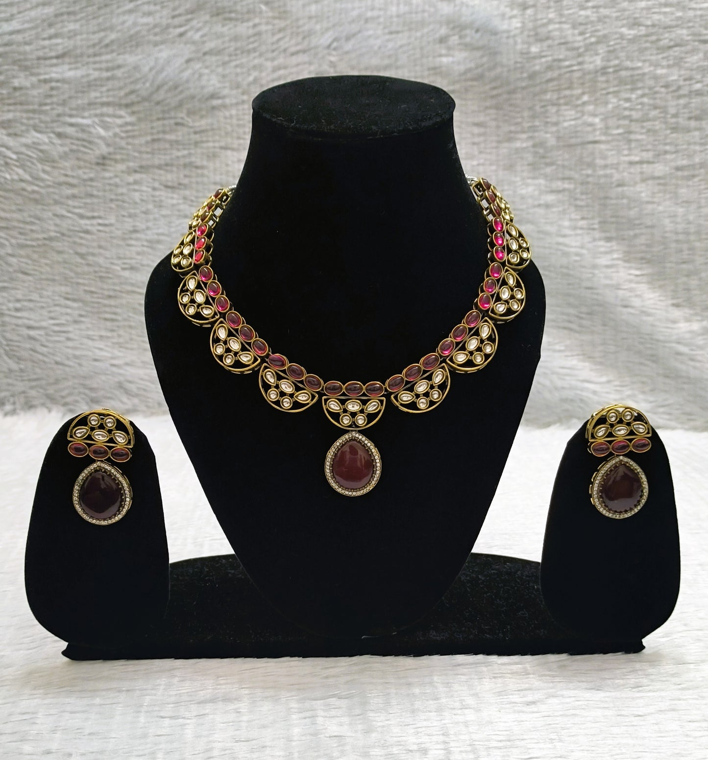 Exquisite Kundan Necklace Set with Monalisa Stone Drop