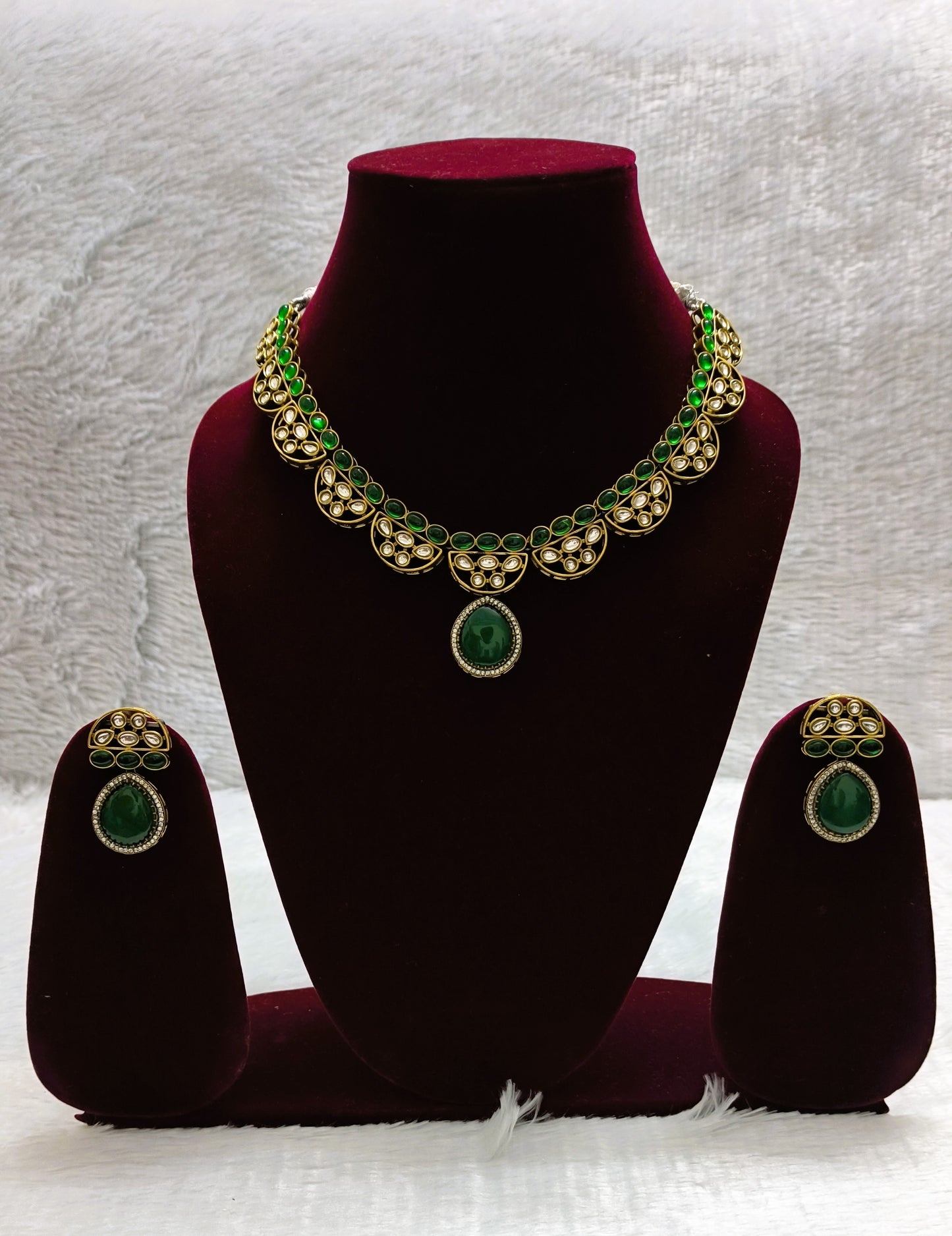 Exquisite Kundan Necklace Set with Monalisa Stone Drop