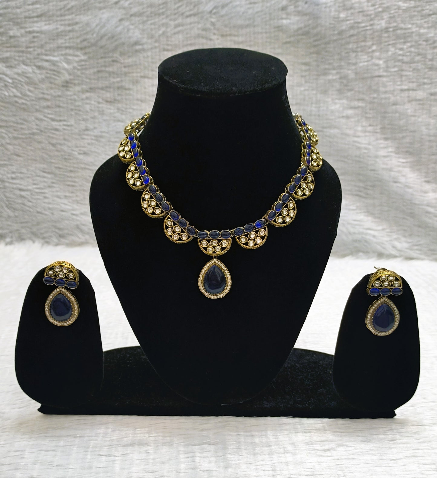 Exquisite Kundan Necklace Set with Monalisa Stone Drop