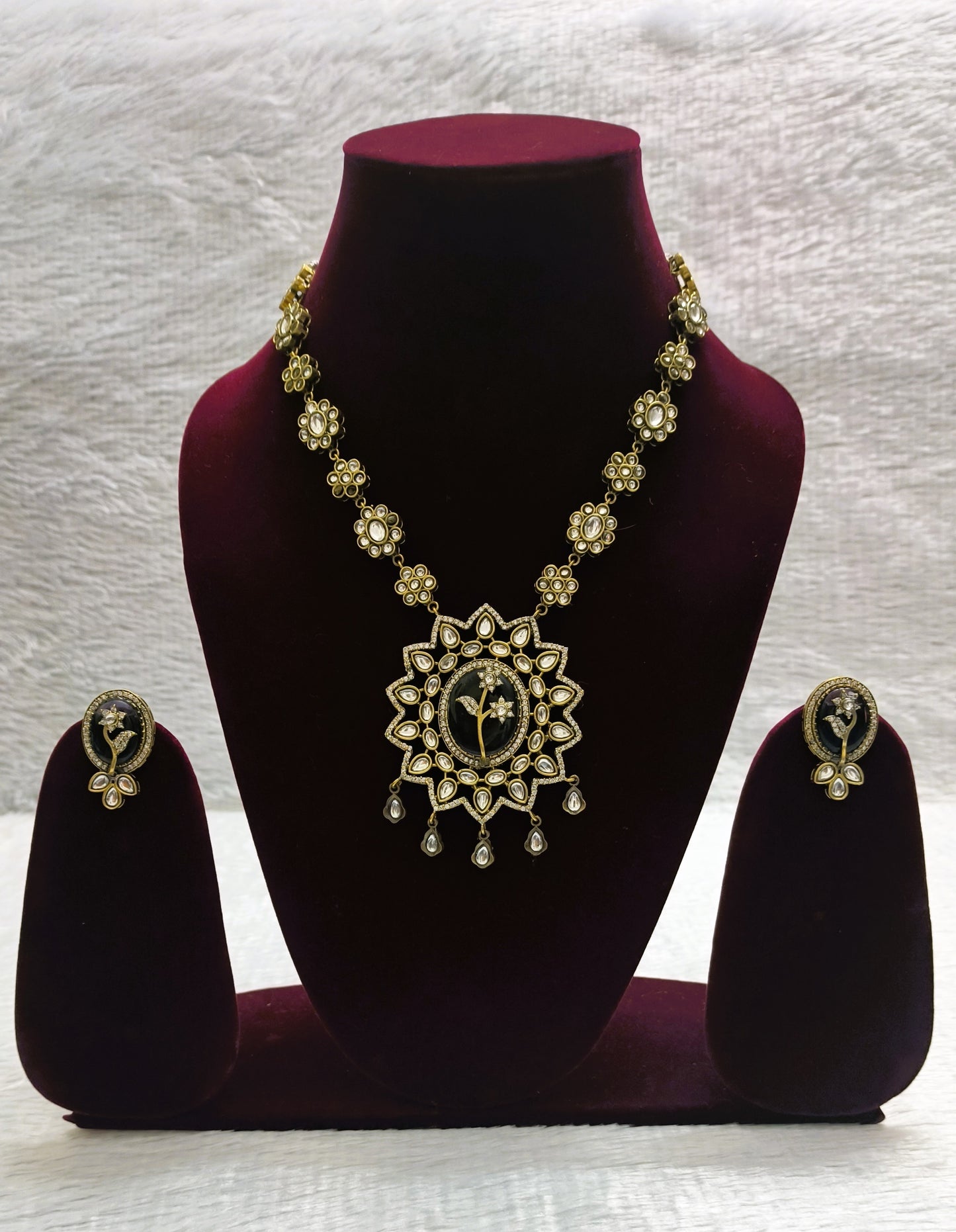 Beautiful Polki Kundan Set with Kundan Drops