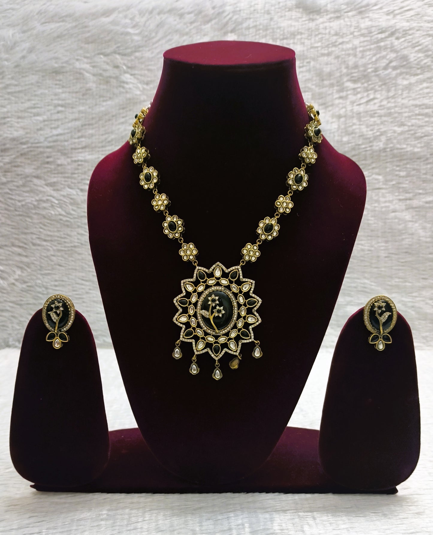 Beautiful Polki Kundan Set with Kundan Drops