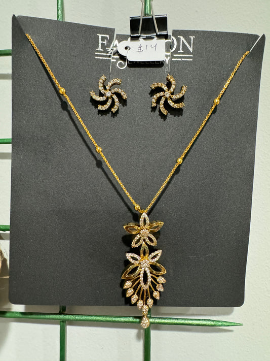 Beautiful Chain With Cute And Pendent With Earrings